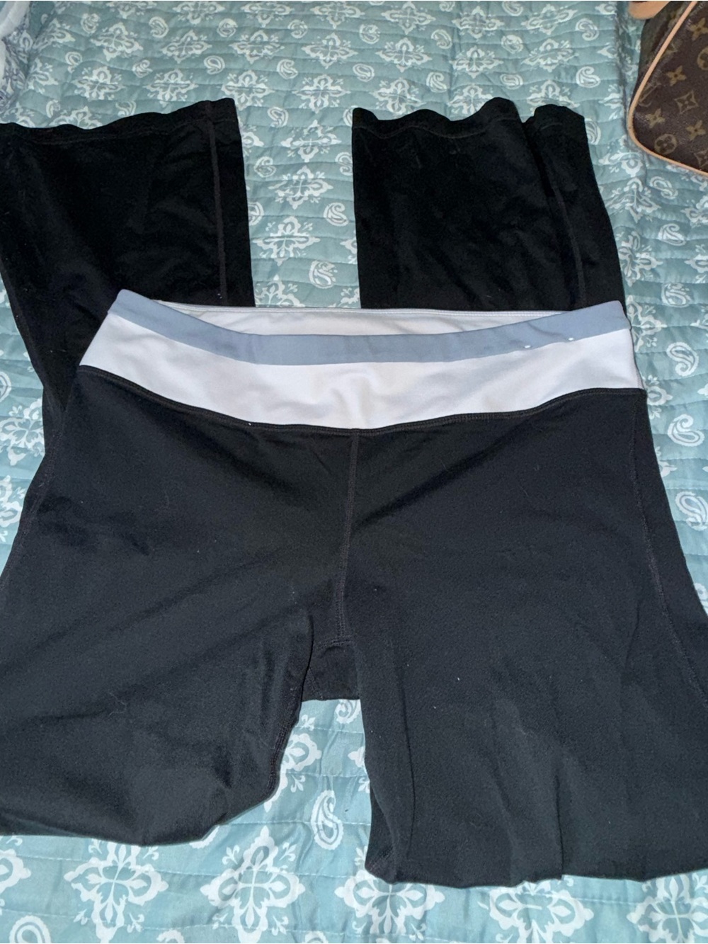 GapFit gFlex Colorblock Waistband Flare / Bootcut Yoga Pants